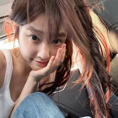 黑暗中的两个人